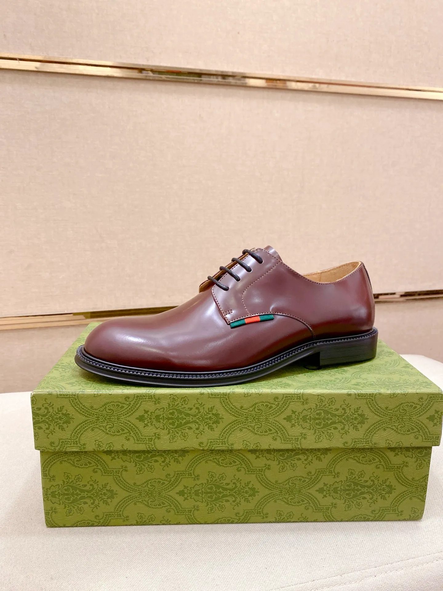 Men's shoes 💰: 520💰 (GUCCI) new series ss hot new products 💢 💠 Casual leather shoes 👞, first layer of cowhide, upper hardware buckles and logo on the sides of the shoe, brand logo on the insole and sole 💠 💎Upper: 100% cowhide 💎Inner: cowhide/100% 💎Feet: cowhide/100% 💎Sole: rubber/100% 💎SIZE: 38 39 40 41 42 43 44 Can be customized 45